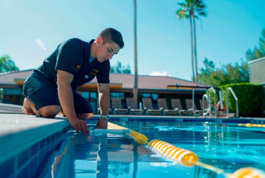 Swimming Pool Cleaning Services